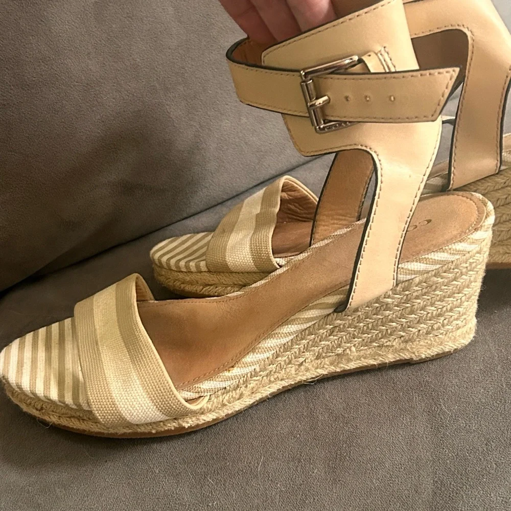 Coach Helen Beige Wedge Sandals sz 9.5